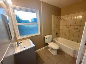 1075 47Th St, Emeryville CA 94608