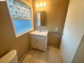 1075 47Th St, Emeryville CA 94608