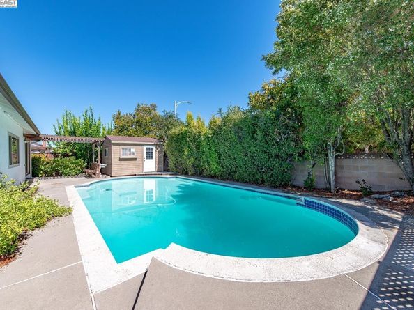 1059 Lakehurst Rd, Livermore CA 94551
