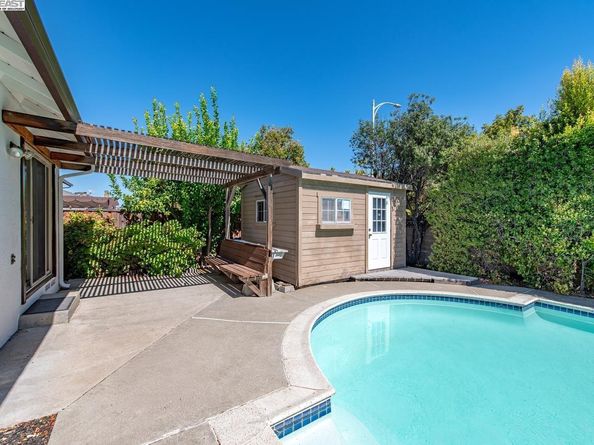 1059 Lakehurst Rd, Livermore CA 94551