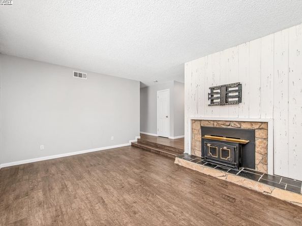 1059 Lakehurst Rd, Livermore CA 94551