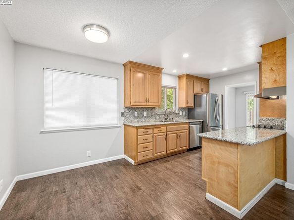 1059 Lakehurst Rd, Livermore CA 94551