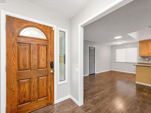 1059 Lakehurst Rd, Livermore CA 94551