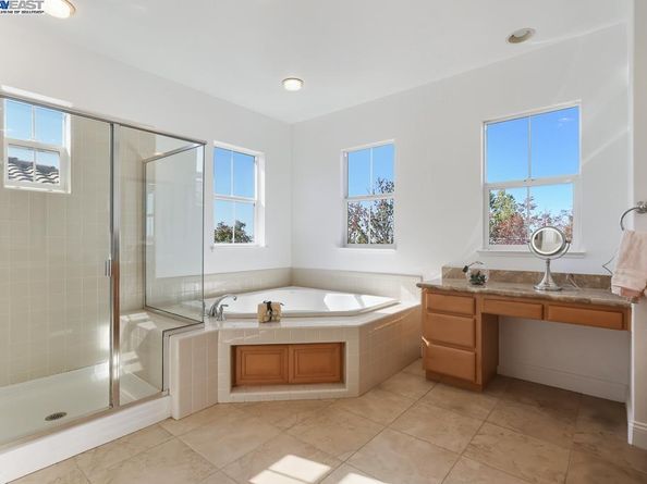 192 Carrick Cir, Hayward CA 94542