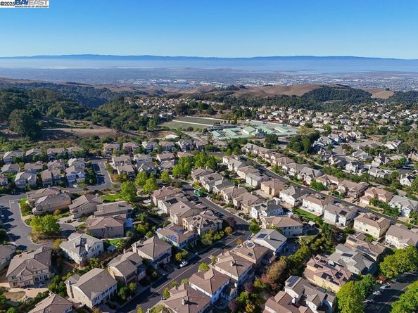 192 Carrick Cir, Hayward CA 94542