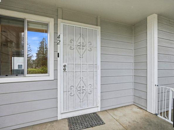 655 River Oak Way 42, Hayward CA 94544