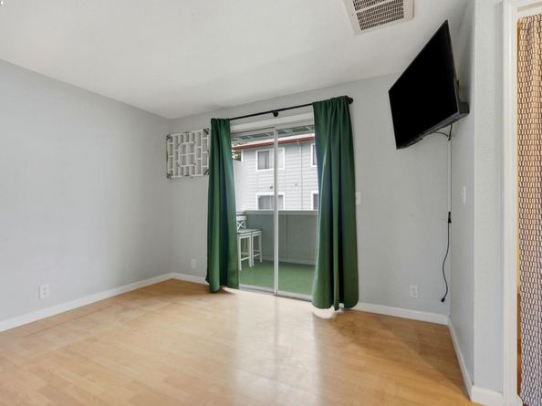 655 River Oak Way 42, Hayward CA 94544