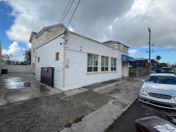 1011 E 11Th St, Oakland CA 94606