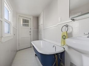 1011 E 11Th St, Oakland CA 94606