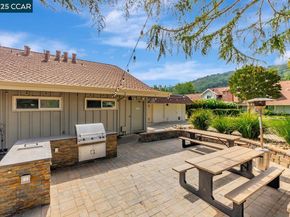 37 Miramonte Dr, Moraga CA 94556