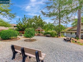 37 Miramonte Dr, Moraga CA 94556