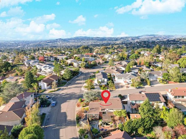27956 Edgecliff Way, Hayward CA 94542