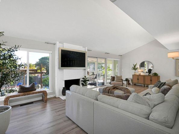 27956 Edgecliff Way, Hayward CA 94542