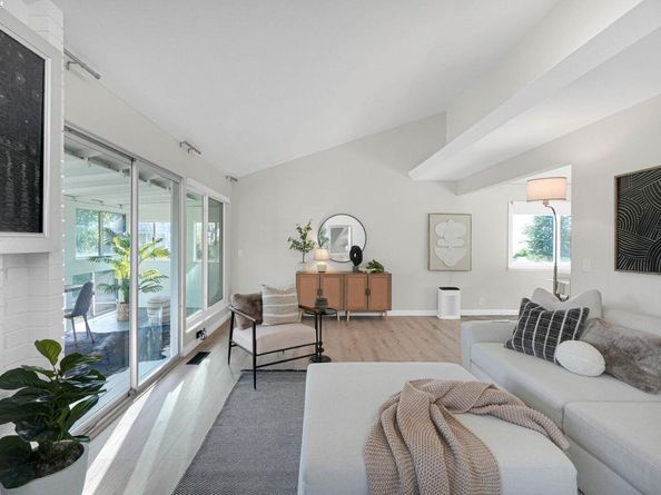 27956 Edgecliff Way, Hayward CA 94542