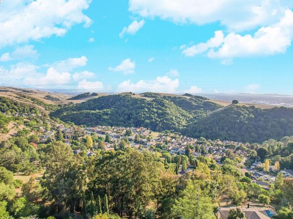 27956 Edgecliff Way, Hayward CA 94542