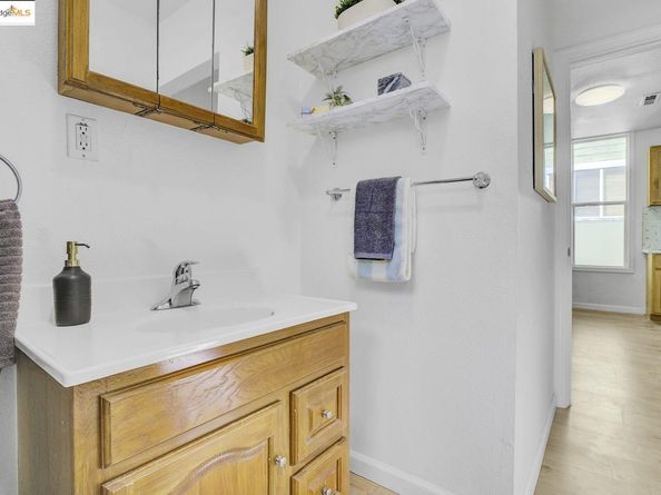 3830 Clarke St, Oakland CA 94609