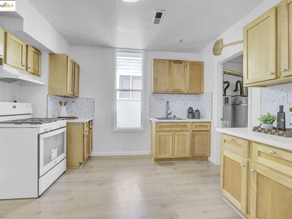 3830 Clarke St, Oakland CA 94609