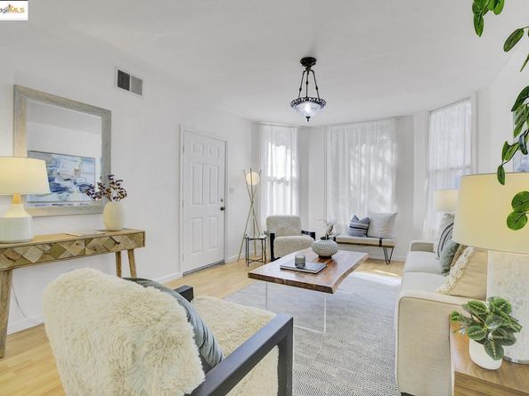 3830 Clarke St, Oakland CA 94609