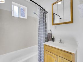 3830 Clarke St, Oakland CA 94609