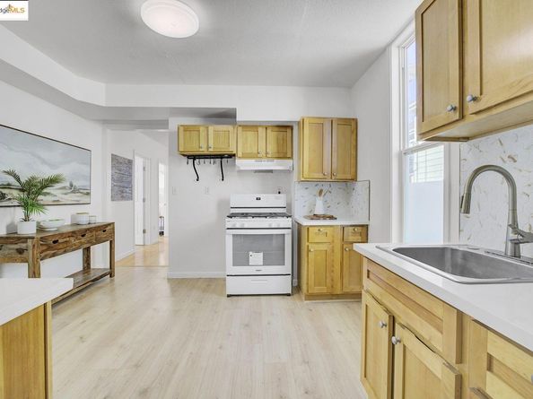 3830 Clarke St, Oakland CA 94609