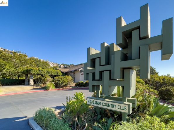 23 Binnacle HL, Oakland CA 94618