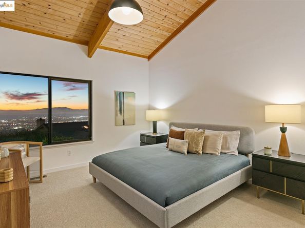 23 Binnacle HL, Oakland CA 94618