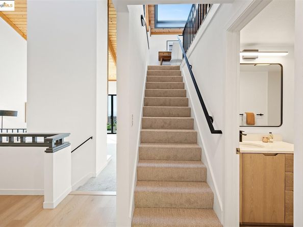 23 Binnacle HL, Oakland CA 94618