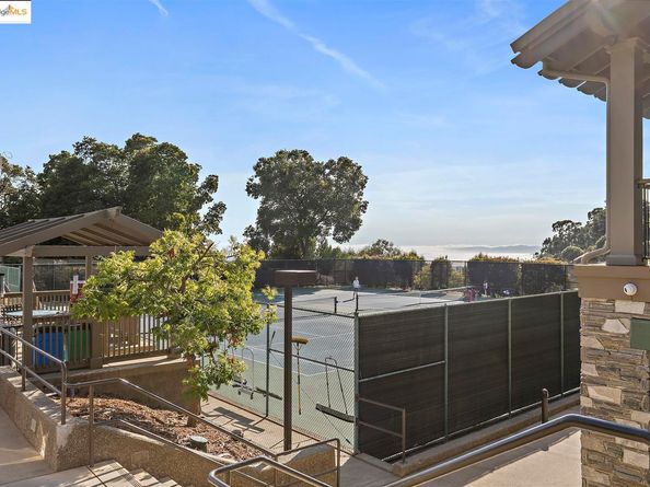 23 Binnacle HL, Oakland CA 94618