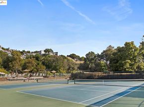 23 Binnacle HL, Oakland CA 94618