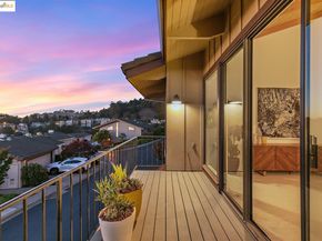 23 Binnacle HL, Oakland CA 94618