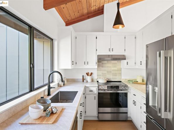 23 Binnacle HL, Oakland CA 94618