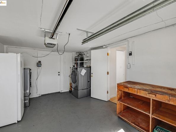 4267 Montgomery Street, Oakland CA 94611
