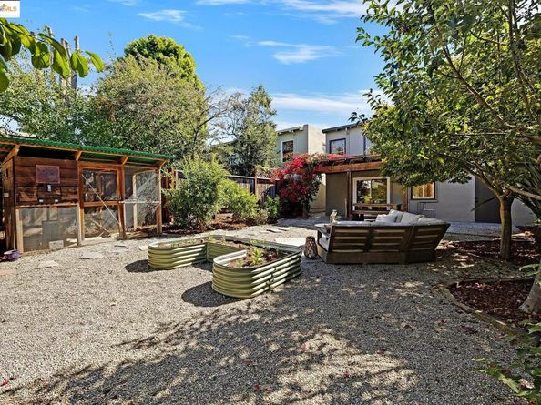 4267 Montgomery Street, Oakland CA 94611