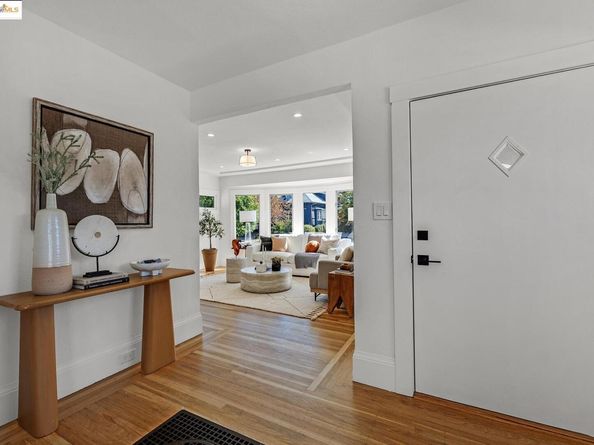 4267 Montgomery Street, Oakland CA 94611