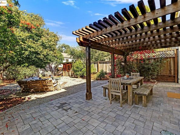 4267 Montgomery Street, Oakland CA 94611