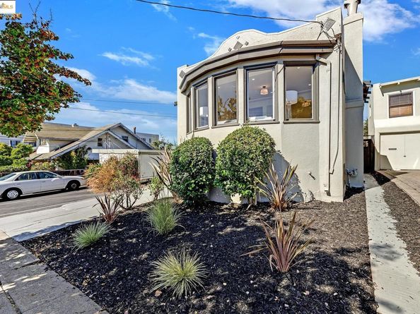 4267 Montgomery Street, Oakland CA 94611