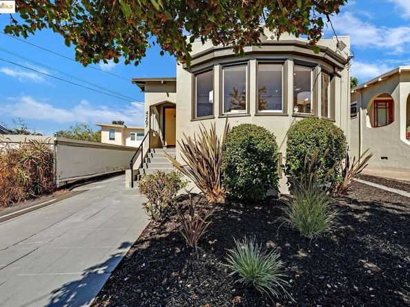 4267 Montgomery Street, Oakland CA 94611
