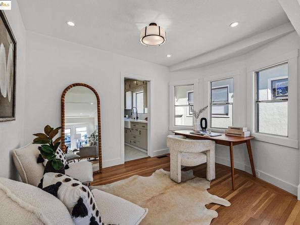 4267 Montgomery Street, Oakland CA 94611