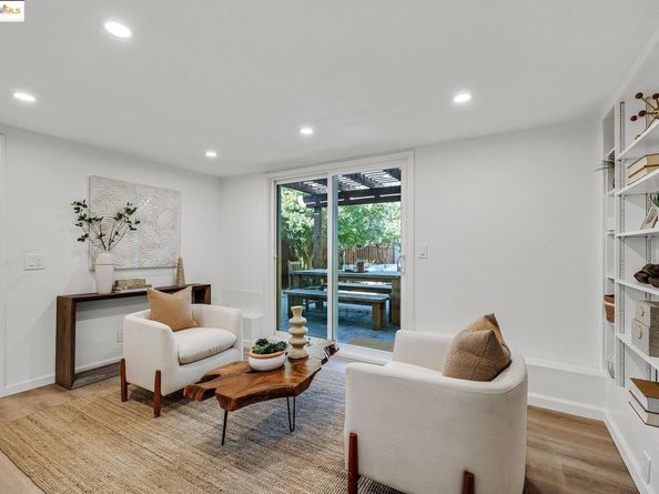 4267 Montgomery Street, Oakland CA 94611