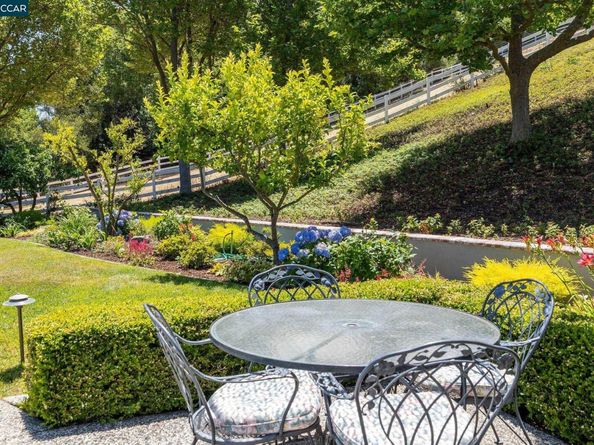555 Highland Dr, Danville CA 94526