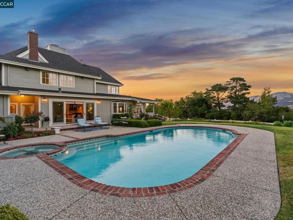 555 Highland Dr, Danville CA 94526