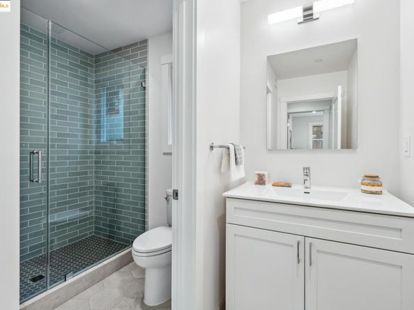 667 & 667A Alcatraz Ave, Oakland CA 94609