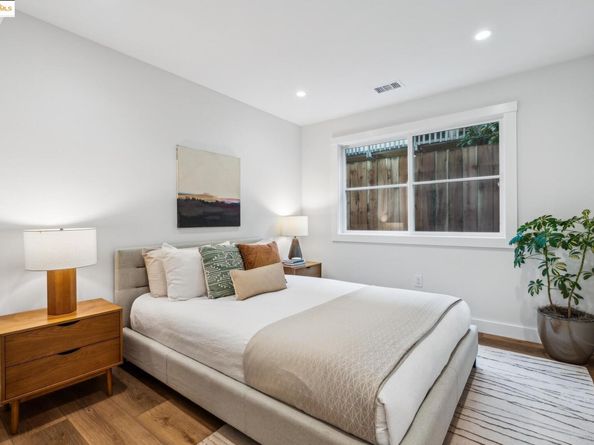 667 & 667A Alcatraz Ave, Oakland CA 94609