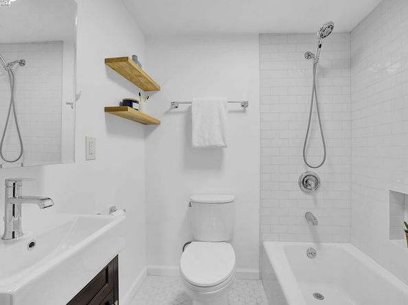6120 Camden St, Oakland CA 94605