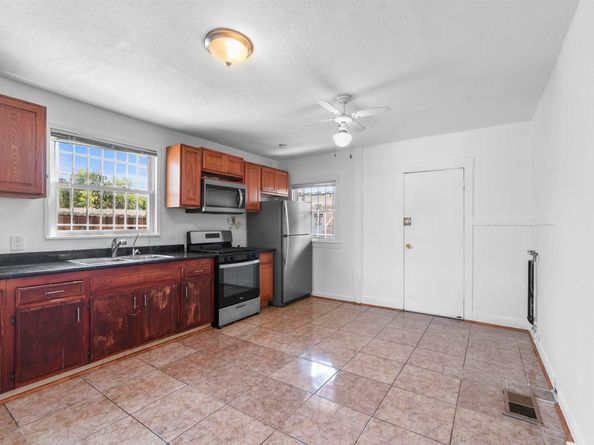 7851 Holly, Oakland CA 94621