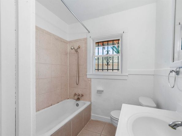 7851 Holly, Oakland CA 94621