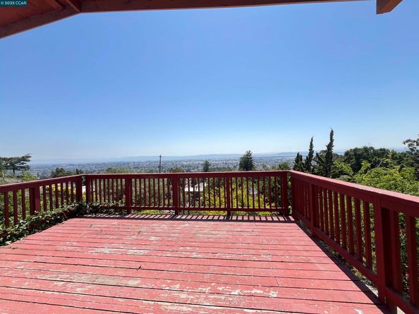 7618 Sunkist Dr, Oakland CA 94605