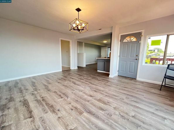 7618 Sunkist Dr, Oakland CA 94605