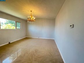 7618 Sunkist Dr, Oakland CA 94605