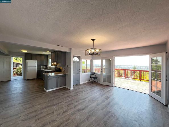 7618 Sunkist Dr, Oakland CA 94605